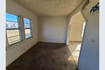 306 E Ida Avenue, Electra, TX 76360 - Photo 9