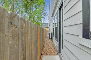 9902 Clark Rd, Houston, TX 77076 - Photo 11