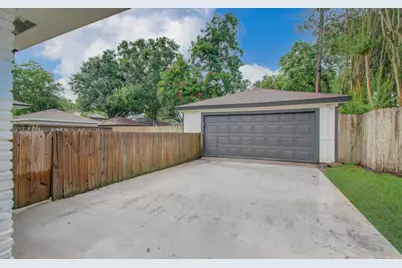 5731 Creekbend Drive, Houston, TX 77096 - Photo 3