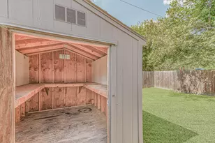 13126 Townwood Dr, Houston, TX 77045 - Photo 15