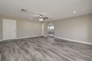 13126 Townwood Dr, Houston, TX 77045 - Photo 7