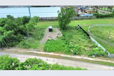 2919 N Wayside Drive, Houston, TX 77020 - Photo 1