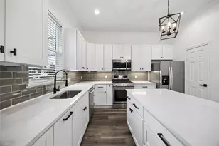 2032 Spenwick Dr, Houston, TX 77055 - Photo 9
