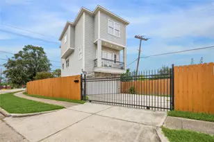 2032 Spenwick Dr, Houston, TX 77055 - Photo 1
