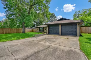 908 Pine Dr, Caldwell, TX 77836 - Photo 3