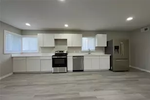 2214 5th Ave N, Texas City, TX 77590 - Photo 5