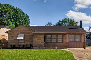 920 Nottingham Dr, Angleton, TX 77515 - Photo 1