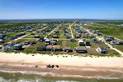 915 S Selwyn Road, Crystal Beach, TX 77650 - Photo 5