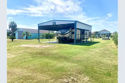 915 S Selwyn Road, Crystal Beach, TX 77650 - Photo 9