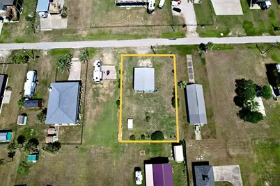 915 S Selwyn Road, Crystal Beach, TX 77650 - Photo 3