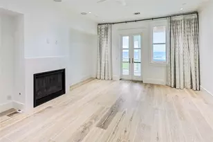 2425 E Seaside Dr, Galveston, TX 77550 - Photo 9