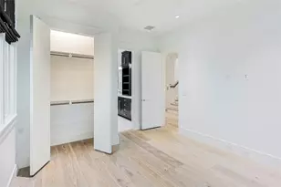 2425 E Seaside Dr, Galveston, TX 77550 - Photo 25