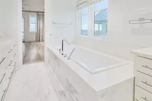 2425 E Seaside Dr, Galveston, TX 77550 - Photo 5