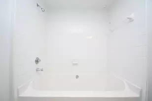 7575 Kirby Dr, Houston, TX 77030 - Photo 9