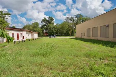 621 E Milam Street, Wharton, TX 77488 - Photo 3
