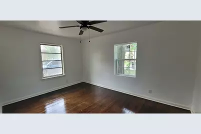 5811 Westdale Street, Houston, TX 77087 - Photo 9