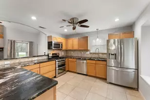 1 Birchcane Ct, The Woodlands, TX 77381 - Photo 9