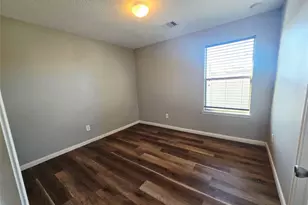 1011 Larks Trace Ln, Houston, TX 77090 - Photo 19