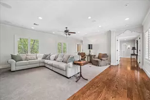 802 Country Ln, Houston, TX 77024 - Photo 27