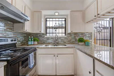 14633 Perthshire Road, Houston, TX 77079 - Photo 17