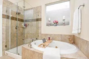 1446 Sherwood Park Cir, Houston, TX 77043 - Photo 21