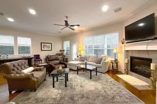 1446 Sherwood Park Cir, Houston, TX 77043 - Photo 7