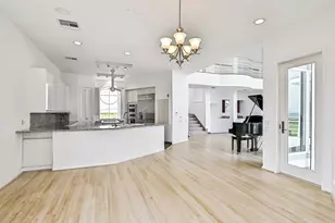 19039 E Kahala Dr, Galveston, TX 77554 - Photo 11