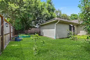 423 Merriweather St, Houston, TX 77598 - Photo 23