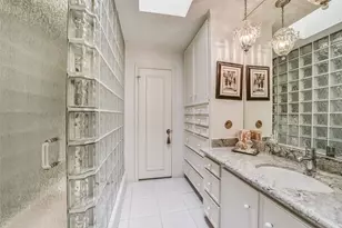 2011 Canongate Dr, Houston, TX 77056 - Photo 15
