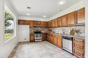 3811 Walker St, Houston, TX 77023 - Photo 7