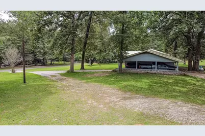 185 Rayon W, Livingston, TX 77351 - Photo 3