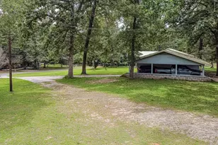 185 Rayon W, Livingston, TX 77351 - Photo 3