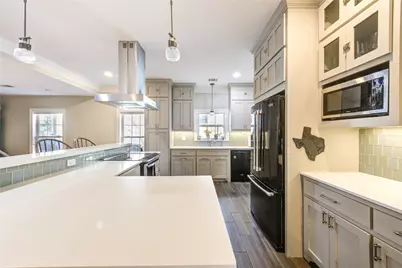 1550 Sue Barnett Drive, Houston, TX 77018 - Photo 9