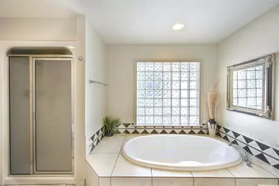 1550 Sue Barnett Drive, Houston, TX 77018 - Photo 21