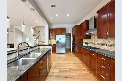 1910 Woodbury Street, Houston, TX 77030 - Photo 13