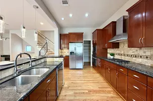 1910 Woodbury St, Houston, TX 77030 - Photo 13