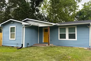 227 Kansas St, Bacliff, TX 77518 - Photo 1