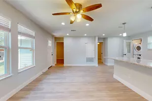 227 Kansas St, Bacliff, TX 77518 - Photo 9