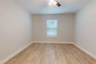 227 Kansas St, Bacliff, TX 77518 - Photo 19
