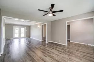 9410 Highmeadow Dr, Houston, TX 77063 - Photo 7