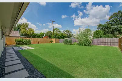 9410 Highmeadow Drive, Houston, TX 77063 - Photo 29