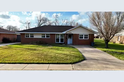 106 S Magnolia Street, Lake Jackson, TX 77566 - Photo 1