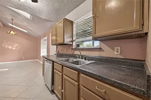 10706 Thorncliff Dr, Humble, TX 77396 - Photo 15
