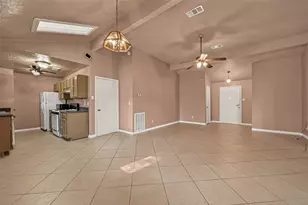 10706 Thorncliff Dr, Humble, TX 77396 - Photo 9