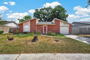 10706 Thorncliff Dr, Humble, TX 77396 - Photo 3