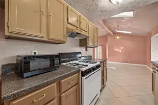 10706 Thorncliff Dr, Humble, TX 77396 - Photo 13