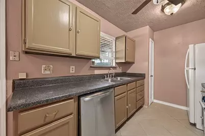 10706 Thorncliff Drive, Humble, TX 77396 - Photo 11