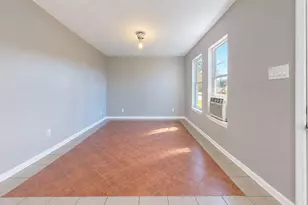 8402 Berwyn Dr, Houston, TX 77037 - Photo 11