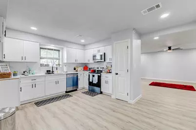 218 S Nugent Street, La Porte, TX 77571 - Photo 9