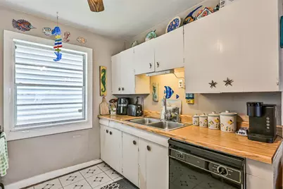 10304 Cloud Lane, Galveston, TX 77554 - Photo 17